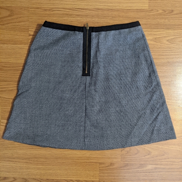 Short high waist zip up skirt - Picture 2 of 3